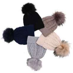 Plush | Satingefütterte Mütze mit abnehmbarem Bommel